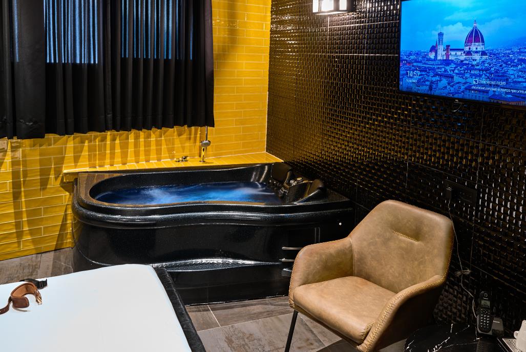 חדר 106 - הכירו את בלו טופז - מתחם סוויטות להשכרה לפי שעה לדייט המושלם 101414