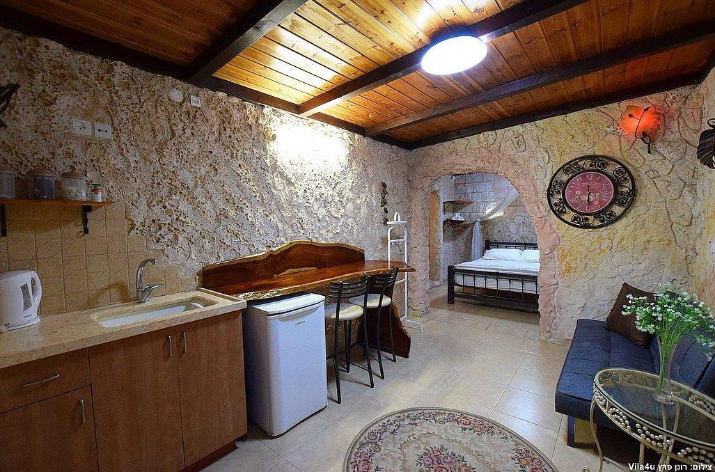 מערת האהבה - אהבה במושבה - מתחם צימרים דיסקרטיים מפנק במיוחד, 3 צימרים עם ג'קוזי רומנטי, מיטה זוגית ועוד... 69985