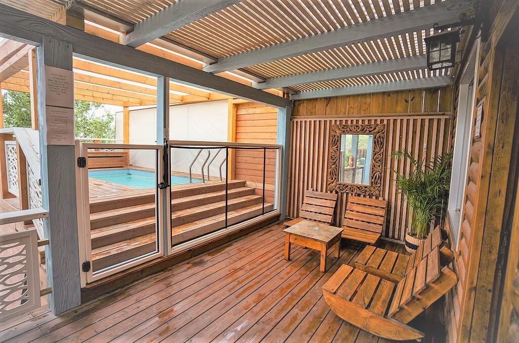 צימרים עם בריכה וג'קוזי פרטי - נווה בר - מלון בוטיק בכפר - 5 בקתות עץ ו 5 סוויטות בנווה מבטח - צימרים VIP 89147