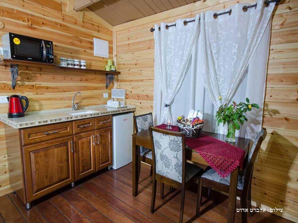 הסוויטה הקסומה - הבקתות של סיוון - אירוח שעתי מפנק בגליל 17194