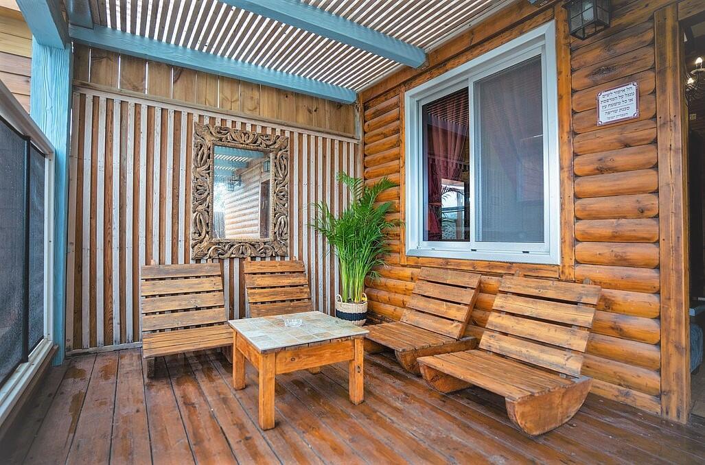 צימרים עם בריכה וג'קוזי פרטי - נווה בר - מלון בוטיק בכפר - 5 בקתות עץ ו 5 סוויטות בנווה מבטח - צימרים VIP 89146