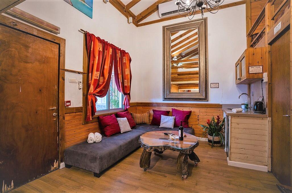 צימרים עם בריכה וג'קוזי פרטי - נווה בר - מלון בוטיק בכפר - 5 בקתות עץ ו 5 סוויטות בנווה מבטח - צימרים VIP 89148