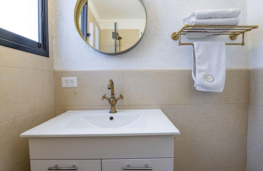 דירת אירוח זוגית עם גקוזי פנימי ומרפסת - סוויטות תל אביב ריזורט - חדרי אירוח פרטיים במרכז העיר 147733