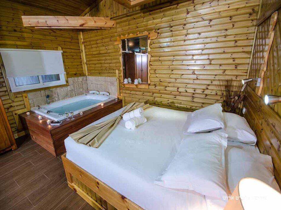 בקתת האוהבים - הבקתות של סיוון - אירוח שעתי מפנק בגליל 17210