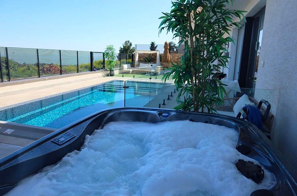 המתחם החיצוני - יוקרה בצפון - שבירת שגרה בסוויטות דיסקרטיות 94274