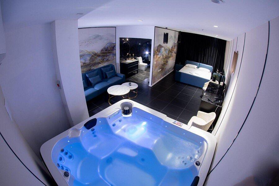 קינג רויאל ג'קוזי ענק - Royal Hotel - סוויטות מפנקות להשכרה לפי שעה במרכז 147896