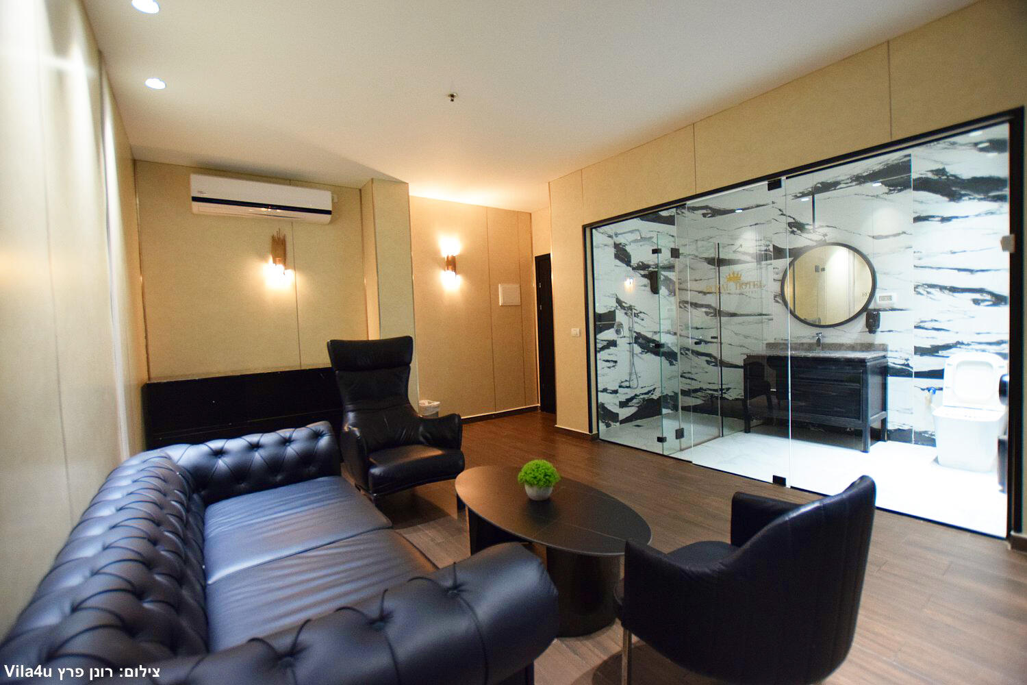 סוויטת רויאל ג'קוזי וסלון - Royal Hotel - סוויטות מפנקות להשכרה לפי שעה במרכז 157055
