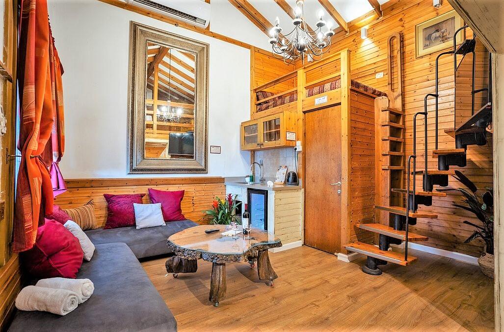 צימרים עם בריכה וג'קוזי פרטי - נווה בר - מלון בוטיק בכפר - 5 בקתות עץ ו 5 סוויטות בנווה מבטח - צימרים VIP 89149