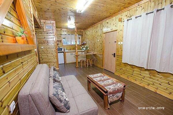 בקתת העץ - הבקתות של סיוון - אירוח שעתי מפנק בגליל 17209