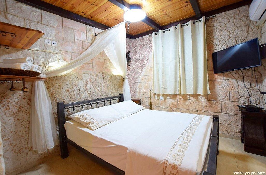 מערת האהבה - אהבה במושבה - מתחם צימרים דיסקרטיים מפנק במיוחד, 3 צימרים עם ג'קוזי רומנטי, מיטה זוגית ועוד... 69982