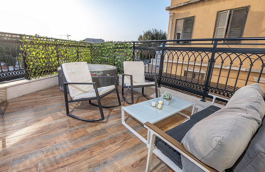 דירת אירוח זוגית עם גקוזי במרפסת - סוויטות תל אביב ריזורט - חדרי אירוח פרטיים במרכז העיר 147720