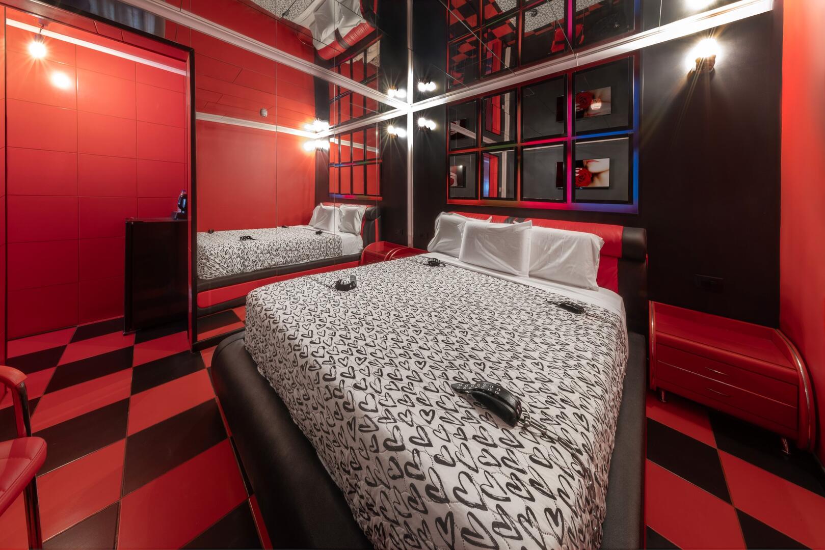 חדר 112 המראות - מלון סוויטות גראף - חדרים מפנקים לפי שעה או ללינה בראשון לציון 100828