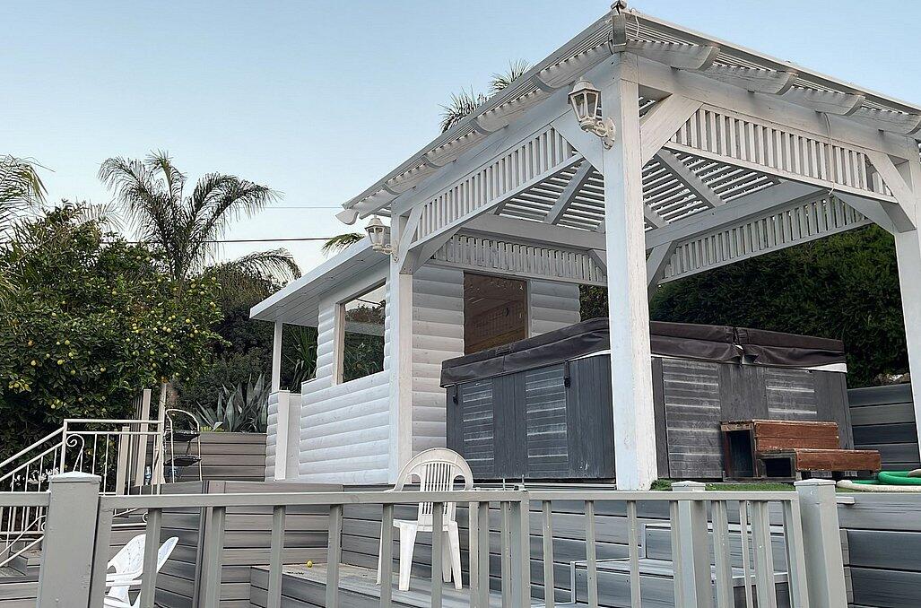 המתחם החיצוני - חוויה באופוריה - מתחם חדרים לפי שעה בשזור 71197