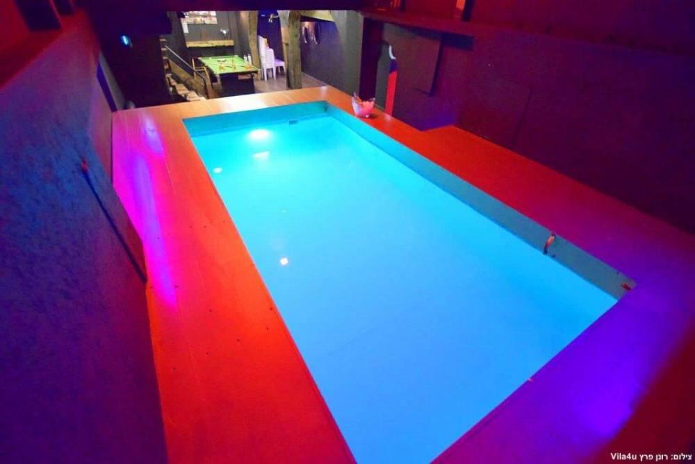 מתחם הבריכה והג'קוזי - וילה 117 - אירוח מפנק לזוגות בתל אביב 122089