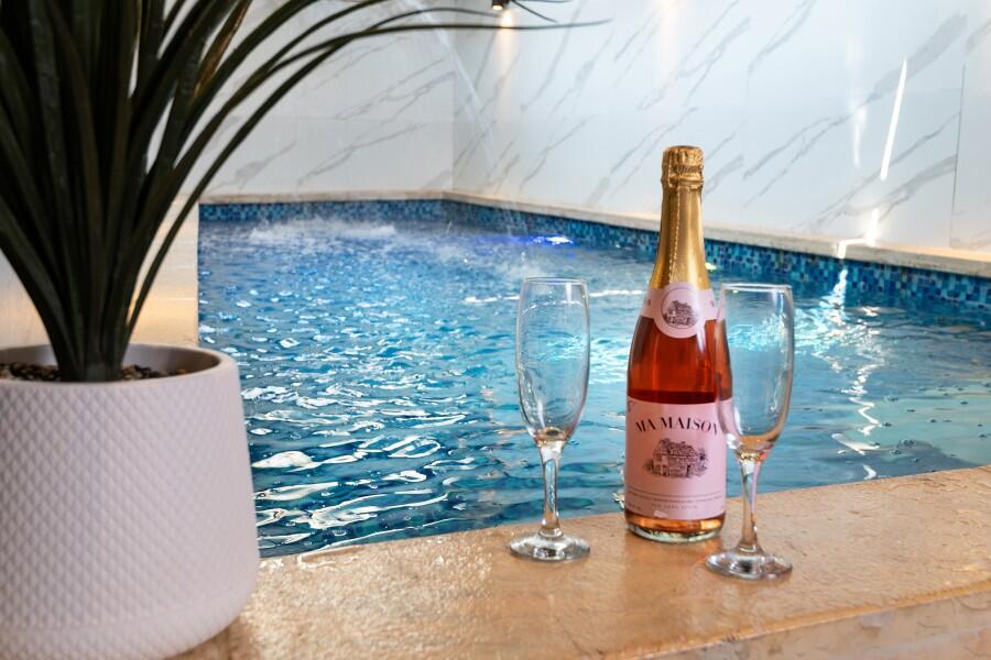 סוויטת בריכה פרטית לזוגות - לאגו סוויט ירושלים - אירוח שעתי מפנק - צימרים VIP 107812