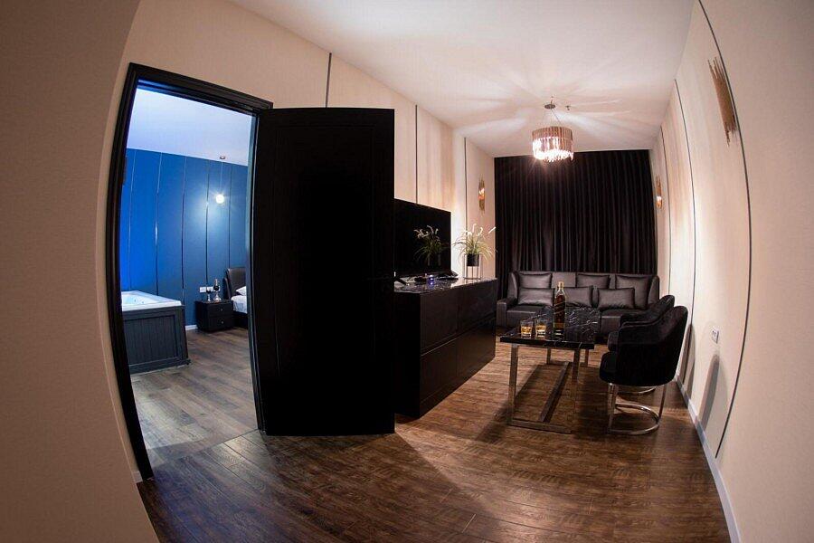 סוויטת רויאל ג'קוזי וסלון - Royal Hotel - סוויטות מפנקות להשכרה לפי שעה במרכז 147895