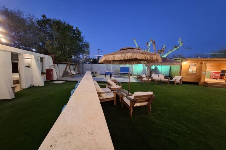 מתחם חיצוני בריכה וג'קוזי - כפר הים נתניה - אירוח שעתי אינטימי בסוויטות 155440