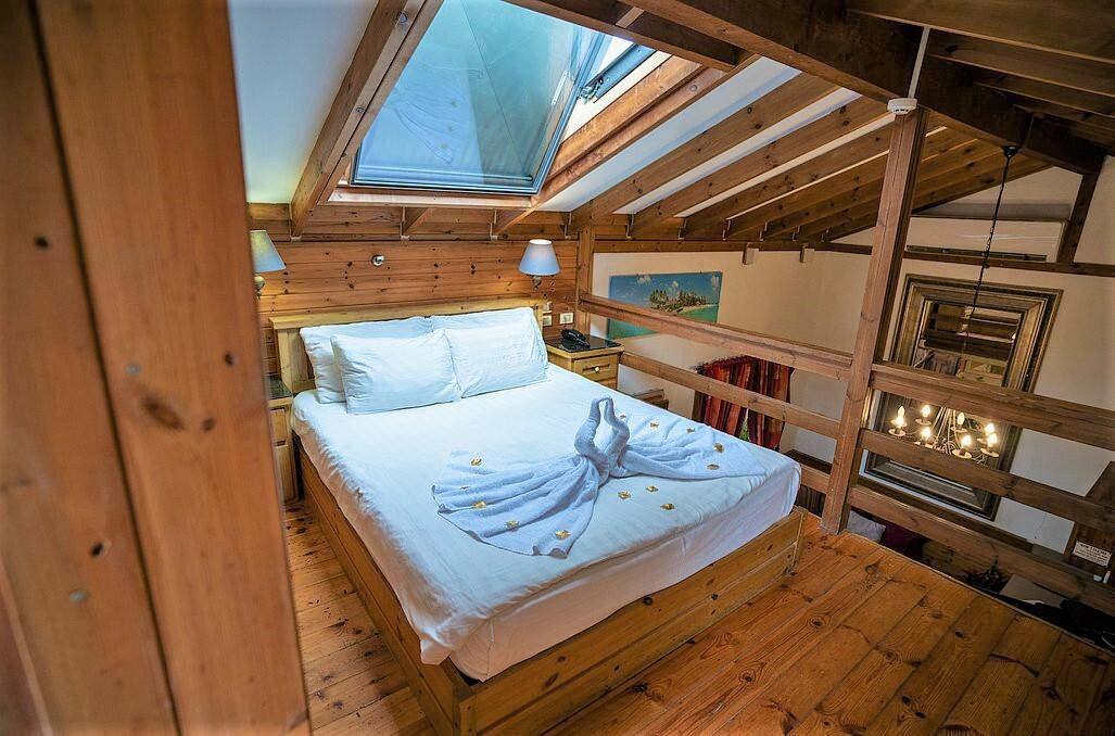 צימרים עם ג'קוזי פרטי - נווה בר - מלון בוטיק בכפר - 5 בקתות עץ ו 5 סוויטות בנווה מבטח - צימרים VIP 89105