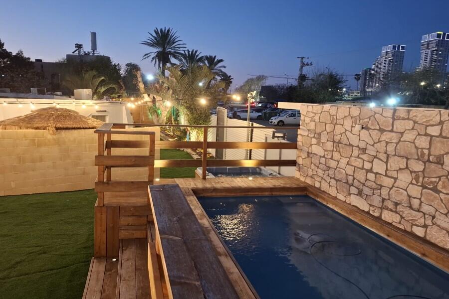 מתחם חיצוני בריכה וג'קוזי - כפר הים נתניה - אירוח שעתי אינטימי בסוויטות 155441