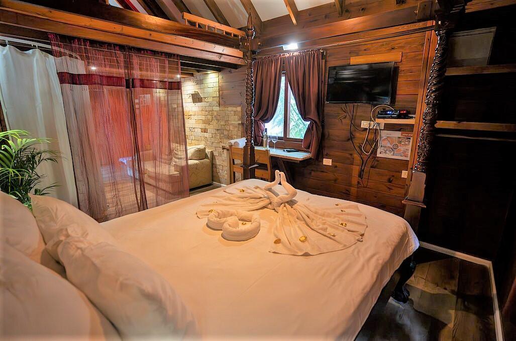 צימרים עם ג'קוזי פרטי - נווה בר - מלון בוטיק בכפר - 5 בקתות עץ ו 5 סוויטות בנווה מבטח - צימרים VIP 89128