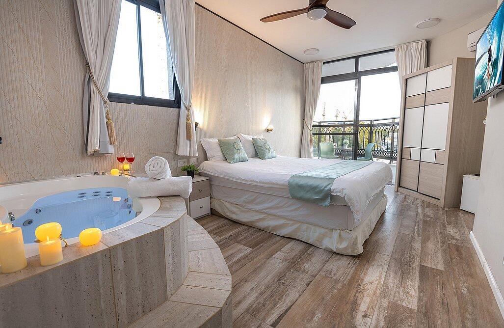 דירת אירוח זוגית עם גקוזי פנימי ומרפסת - סוויטות תל אביב ריזורט - חדרי אירוח פרטיים במרכז העיר 147734