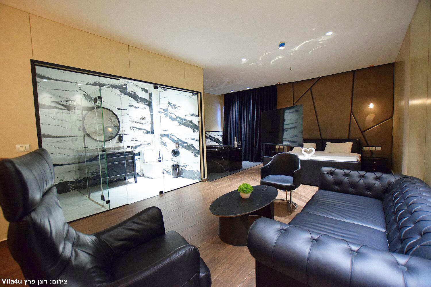 סוויטת רויאל ג'קוזי וסלון - Royal Hotel - סוויטות מפנקות להשכרה לפי שעה במרכז 157061