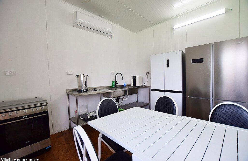 חדר אוכל וסלון - צימר שביל האהבה - לחוויה קצרה אך בלתי נשכחת 96298