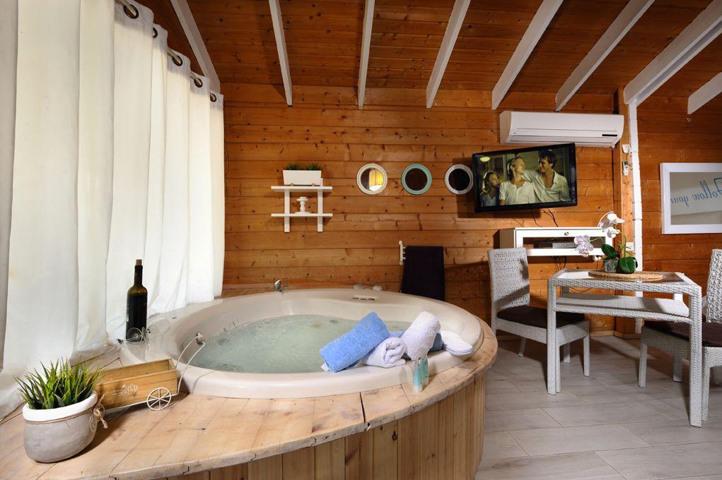 מתחם פנימי + טיפולי ספא - טרופי צימר ספא - 5 בקתות עץ בשזור - צימרים VIP 113495