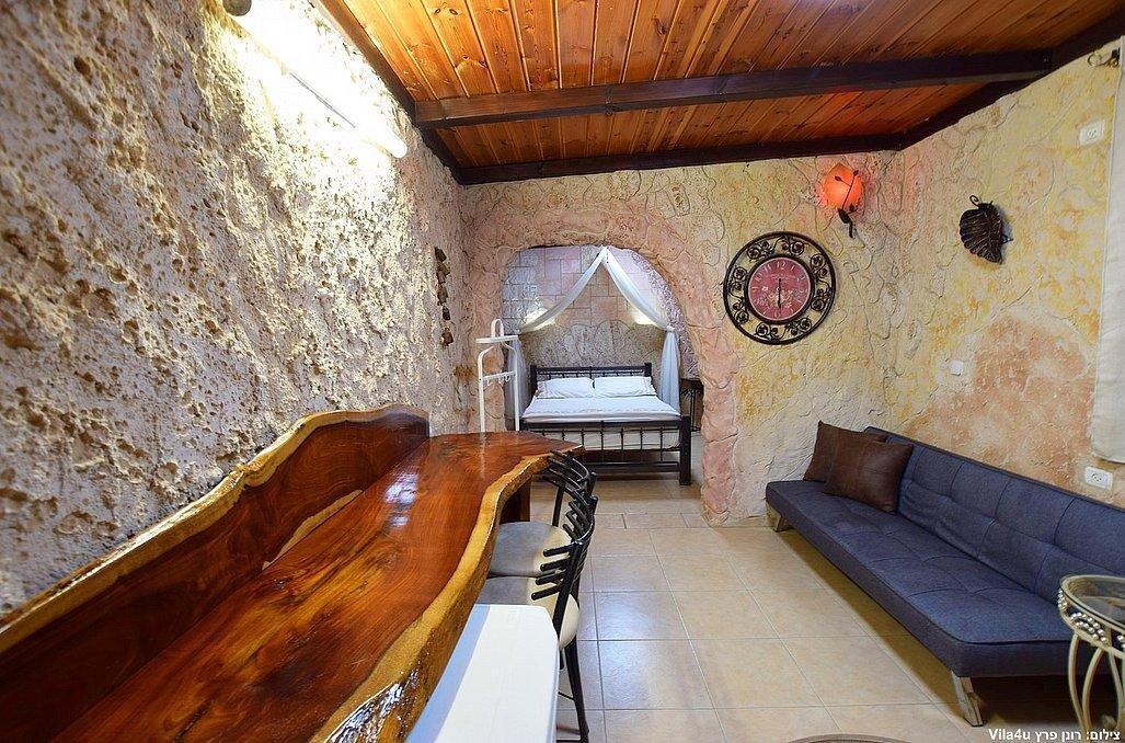 מערת האהבה - אהבה במושבה - מתחם צימרים דיסקרטיים מפנק במיוחד, 3 צימרים עם ג'קוזי רומנטי, מיטה זוגית ועוד... 69984