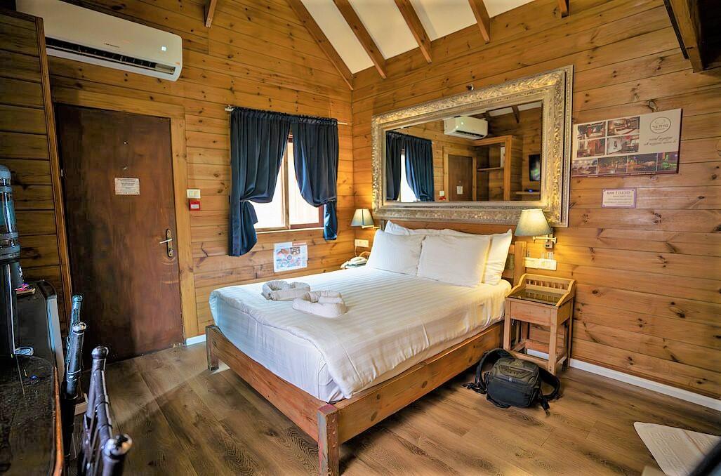 צימרים עם ג'קוזי פרטי - נווה בר - מלון בוטיק בכפר - 5 בקתות עץ ו 5 סוויטות בנווה מבטח - צימרים VIP 89119