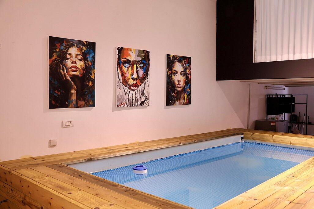 הבריכה במתחם - סוויטת בוטיק גלרי לנופש רומנטי ומפנק בלב תל אביב 141354