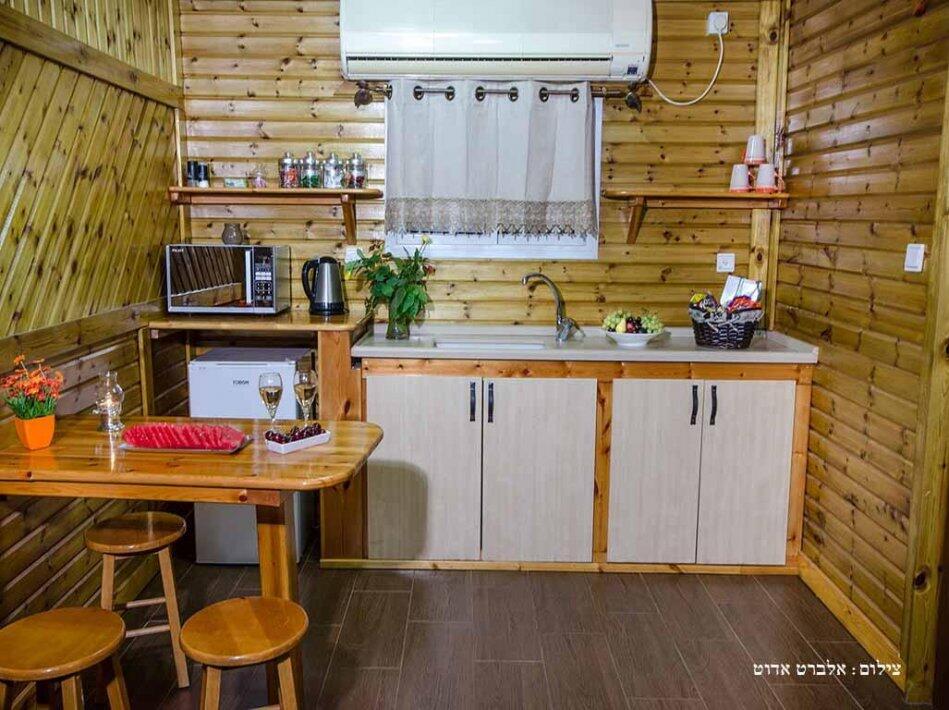 בקתת האוהבים - הבקתות של סיוון - אירוח שעתי מפנק בגליל 17212