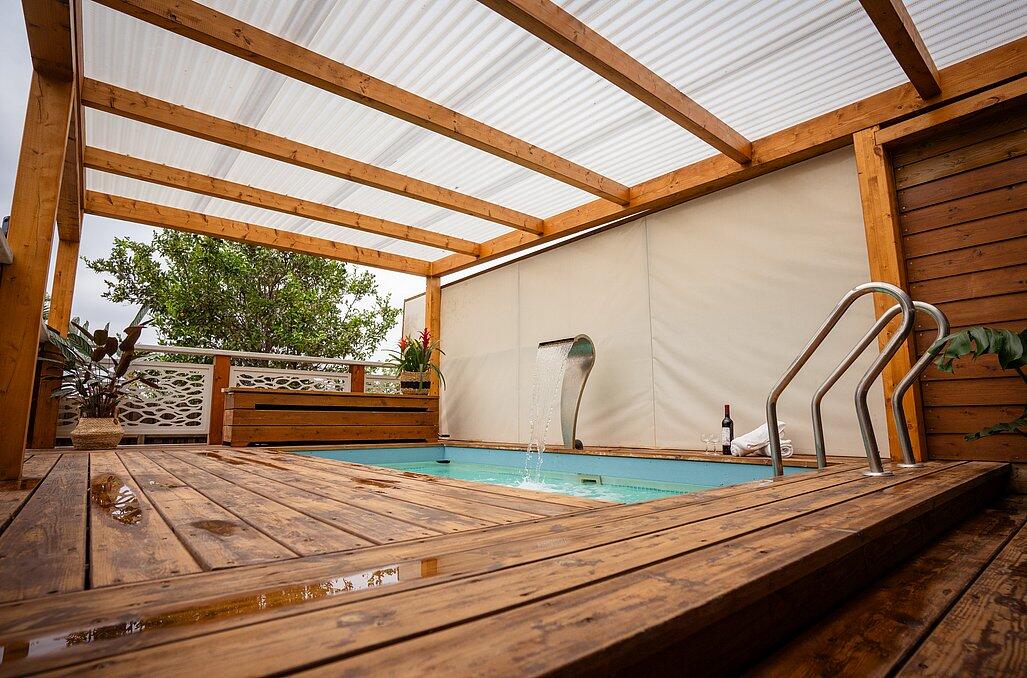 צימרים עם בריכה וג'קוזי פרטי - נווה בר - מלון בוטיק בכפר - 5 בקתות עץ ו 5 סוויטות בנווה מבטח - צימרים VIP 89143