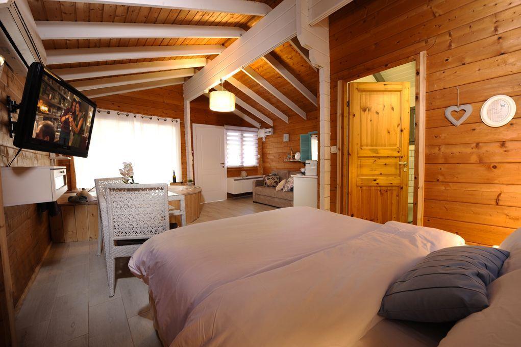 מתחם פנימי + טיפולי ספא - טרופי צימר ספא - 5 בקתות עץ בשזור - צימרים VIP 113493