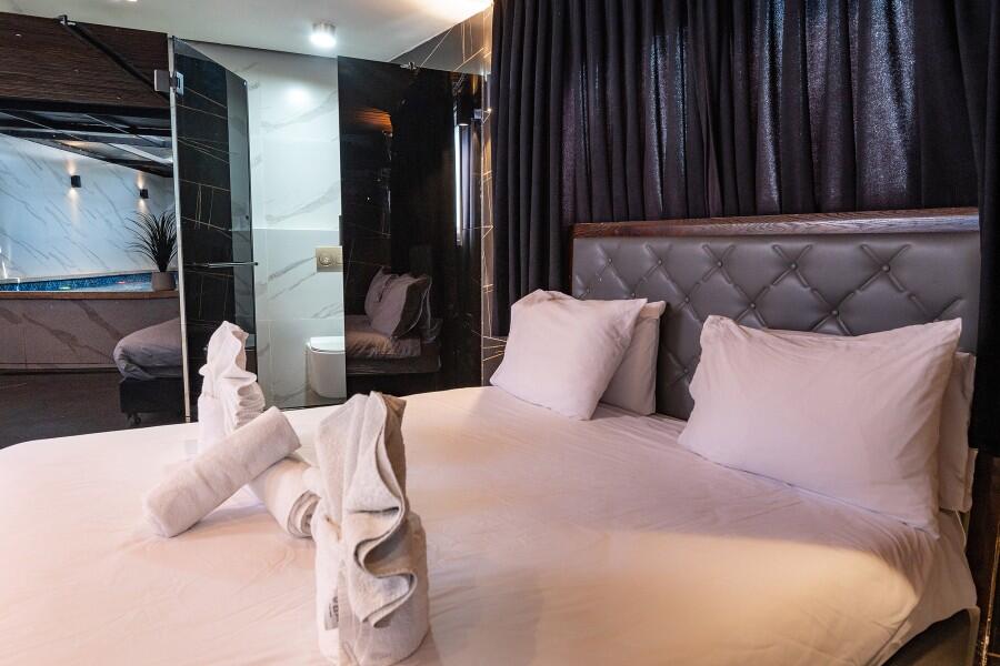 סוויטת בריכה פרטית לזוגות - לאגו סוויט ירושלים - אירוח שעתי מפנק - צימרים VIP 107818