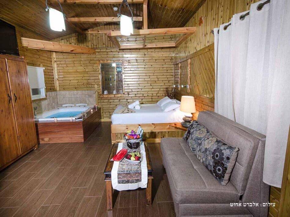 בקתת האוהבים - הבקתות של סיוון - אירוח שעתי מפנק בגליל 17214