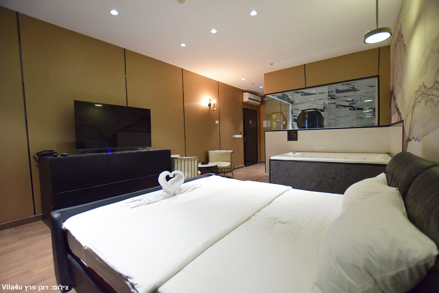 סוויטת רויאל עם ג'קוזי - Royal Hotel - סוויטות מפנקות להשכרה לפי שעה במרכז 157049