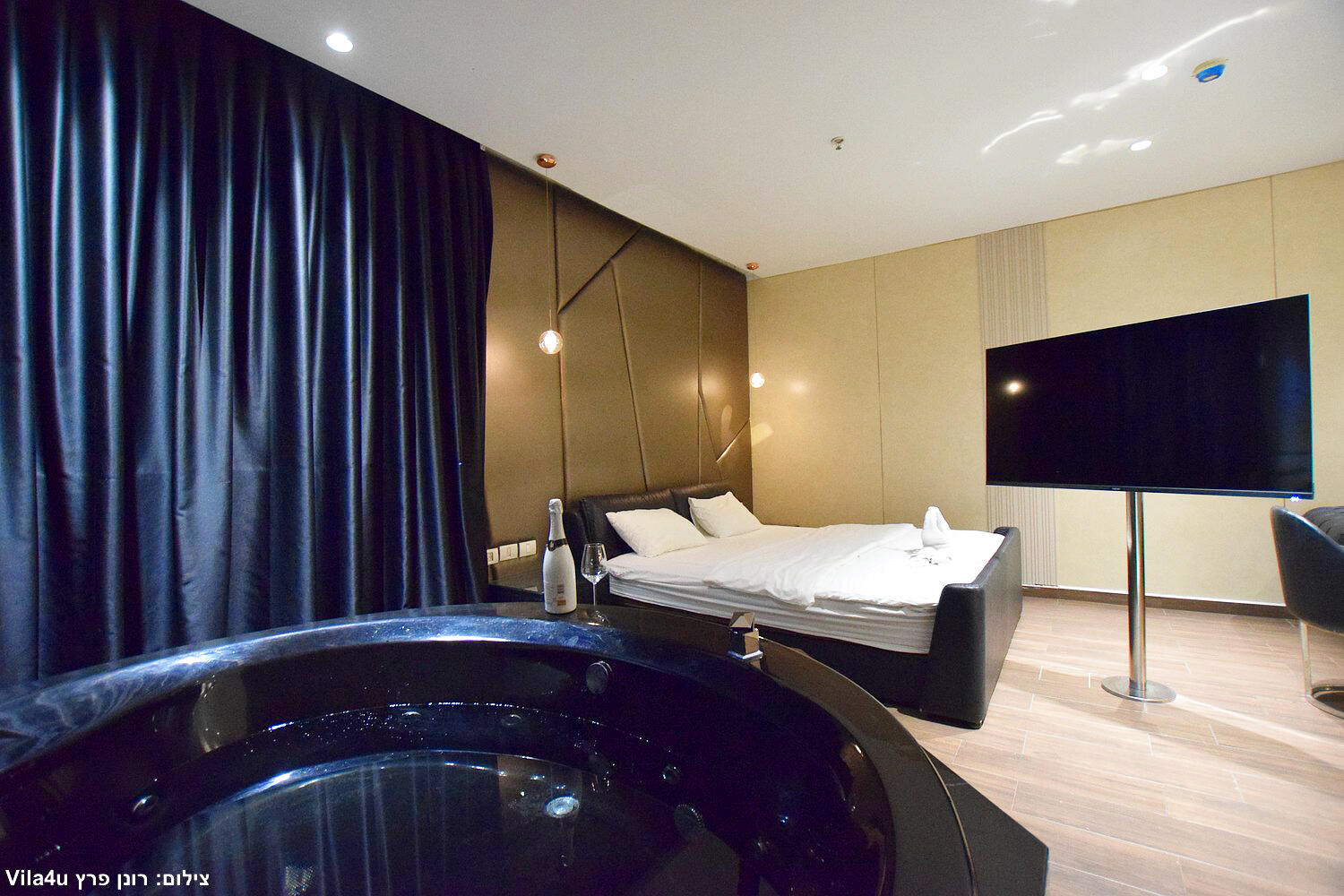 סוויטת רויאל ג'קוזי וסלון - Royal Hotel - סוויטות מפנקות להשכרה לפי שעה במרכז 157062
