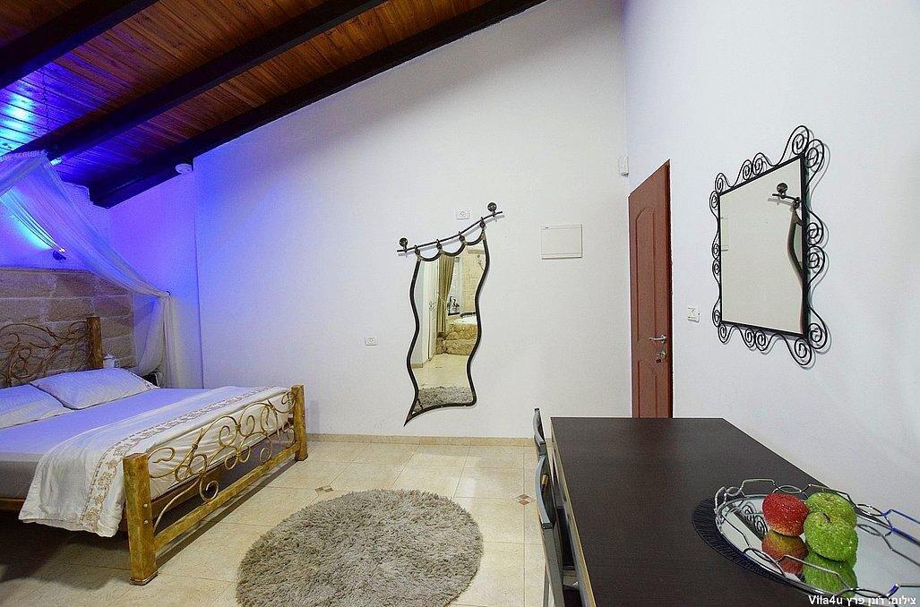 סוויטת הפנינה - אהבה במושבה - מתחם צימרים דיסקרטיים מפנק במיוחד, 3 צימרים עם ג'קוזי רומנטי, מיטה זוגית ועוד... 70000