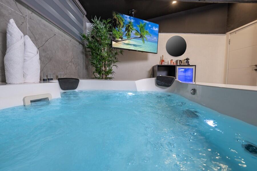 סוויטת בלאק רום 203 - לאגו סוויט ירושלים - אירוח שעתי מפנק - צימרים VIP 107841