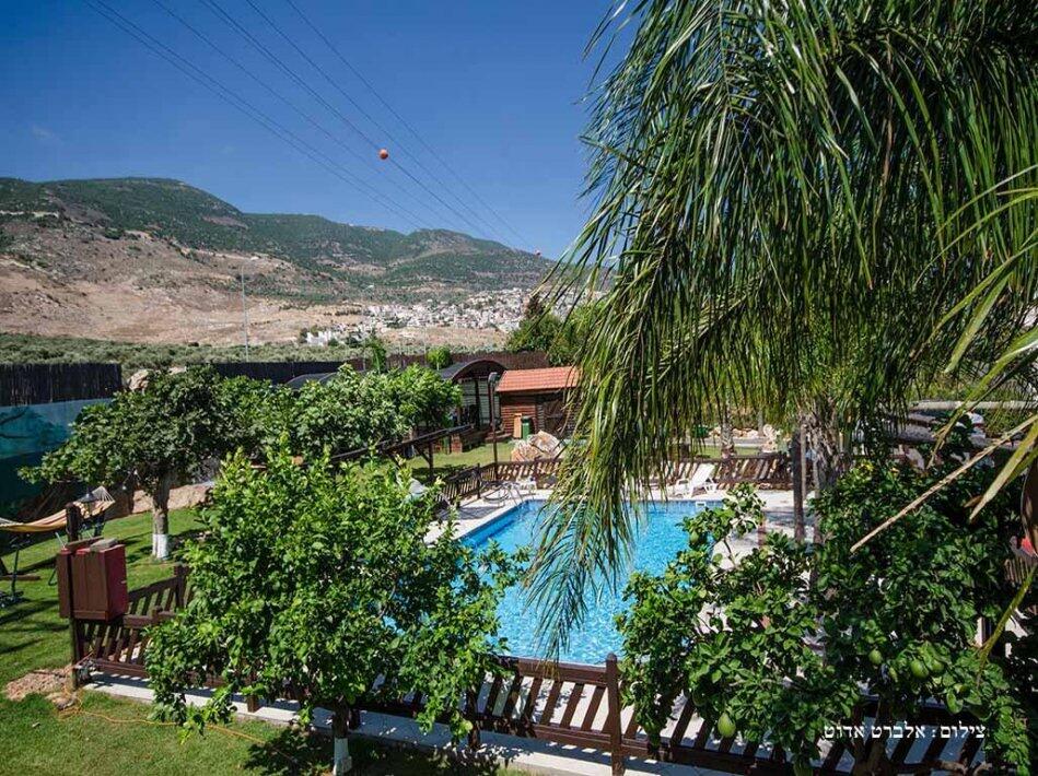 המתחם החיצוני - הבקתות של סיוון - אירוח שעתי מפנק בגליל 17177