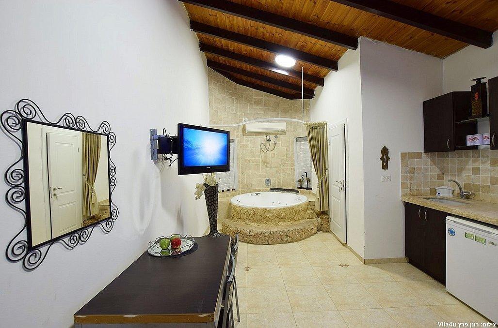 סוויטת הפנינה - אהבה במושבה - מתחם צימרים דיסקרטיים מפנק במיוחד, 3 צימרים עם ג'קוזי רומנטי, מיטה זוגית ועוד... 70004