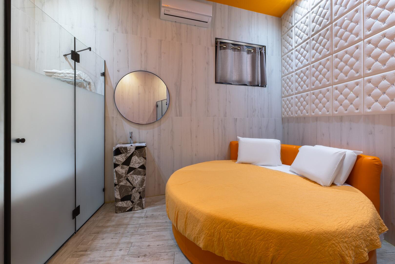 חדר 111 אמבט - מלון סוויטות גראף - חדרים מפנקים לפי שעה או ללינה בראשון לציון 100824