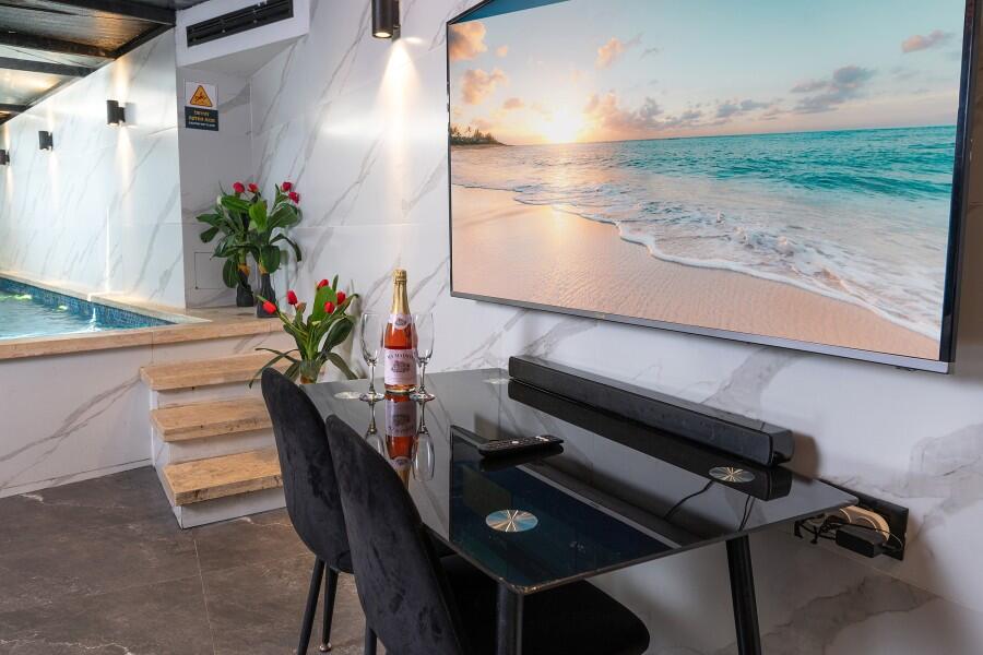 סוויטת בריכה פרטית לזוגות - לאגו סוויט ירושלים - אירוח שעתי מפנק - צימרים VIP 107819