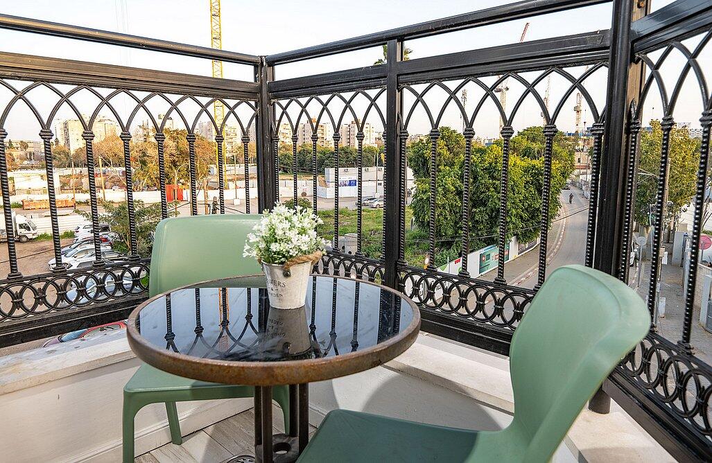 דירת אירוח זוגית עם גקוזי פנימי ומרפסת - סוויטות תל אביב ריזורט - חדרי אירוח פרטיים במרכז העיר 147729