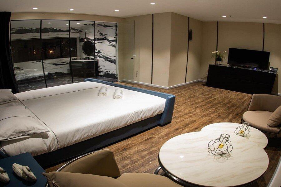 רויאל ג'וניור - Royal Hotel - סוויטות מפנקות להשכרה לפי שעה במרכז 147885