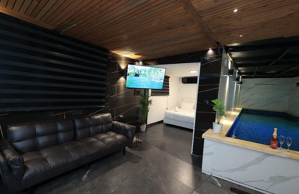 סוויטה נשיאותית בריכה וג'קוזי - לאגו סוויט ירושלים - אירוח שעתי מפנק - צימרים VIP 150294