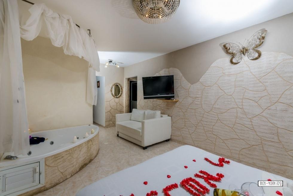 הצימרים במתחם - אור ירח יבנאל - 5 בקתות עץ ביבנאל - צימרים VIP 20793