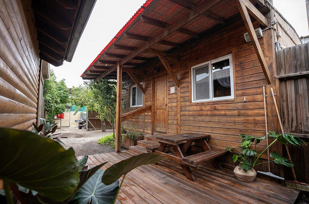 צימרים עם ג'קוזי פרטי - נווה בר - מלון בוטיק בכפר - 5 בקתות עץ ו 5 סוויטות בנווה מבטח - צימרים VIP 89108