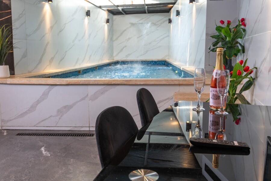 סוויטת בריכה פרטית לזוגות - לאגו סוויט ירושלים - אירוח שעתי מפנק - צימרים VIP 107824